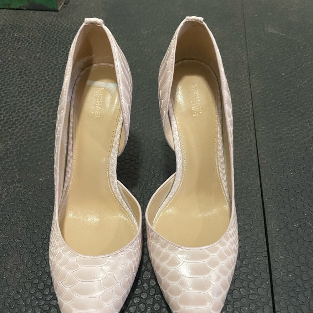Michael Kors size 9.5 heels, only worn twice, taupe color - Picture 2 of 5